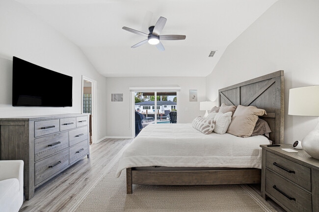 Building Photo - 2281 SE 11th St