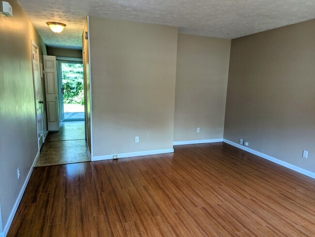 Building Photo - 110 Stone Tree Dr