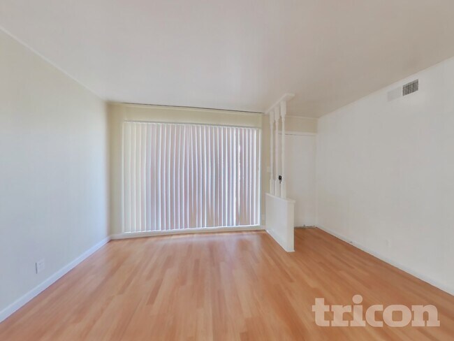 Building Photo - 1724 Hemlock St