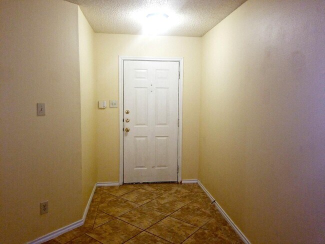 Building Photo - 12019 Vintage Point