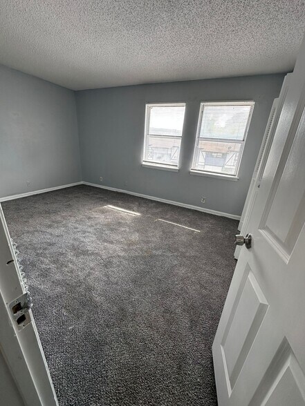 Building Photo - 270 Tampa Dr