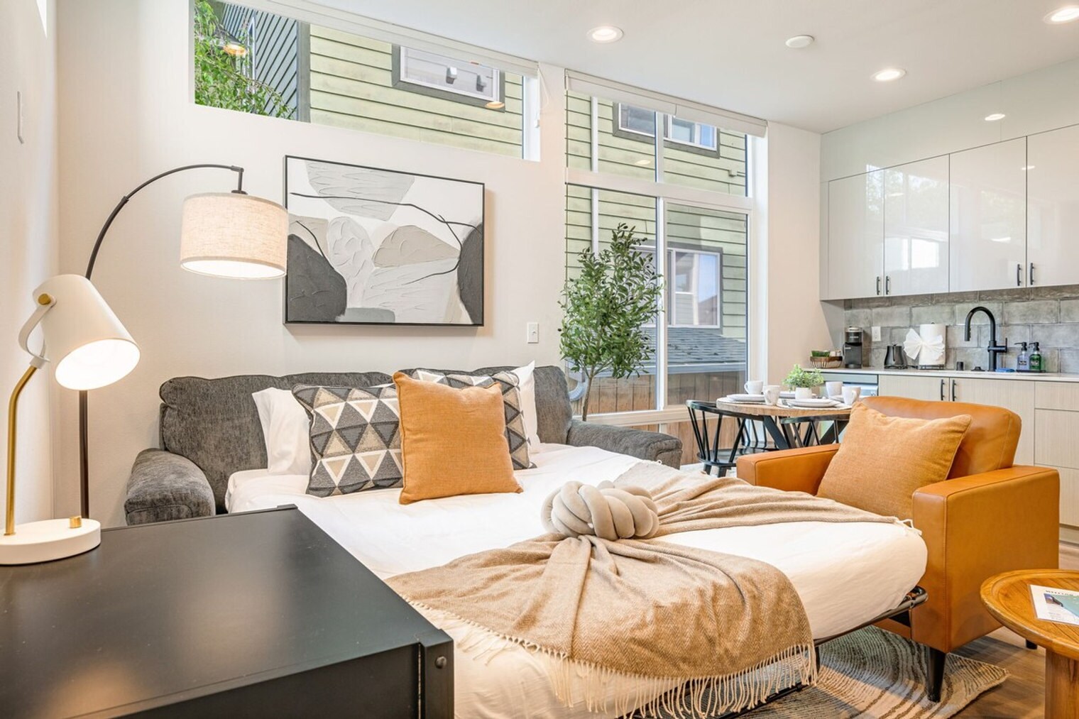 Building Photo - 1600 S Washington St