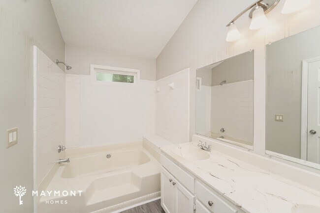 Building Photo - 7209 Canyon Dr