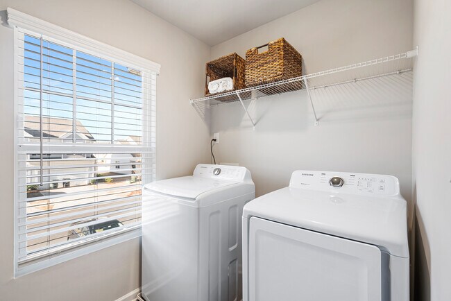 Building Photo - 6543 Doan Dr NW