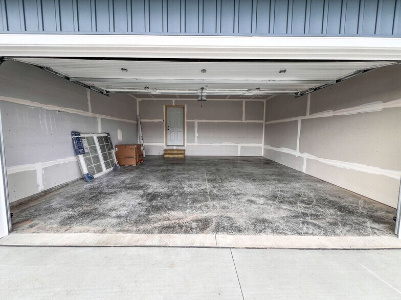 Building Photo - 607 S Division St