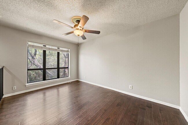 Building Photo - Two Story Townhouse with Natural Setting - Water Included