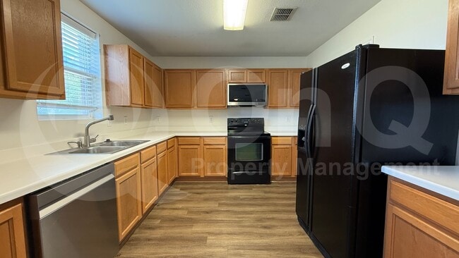 Building Photo - 616 Timberhaven Terrace
