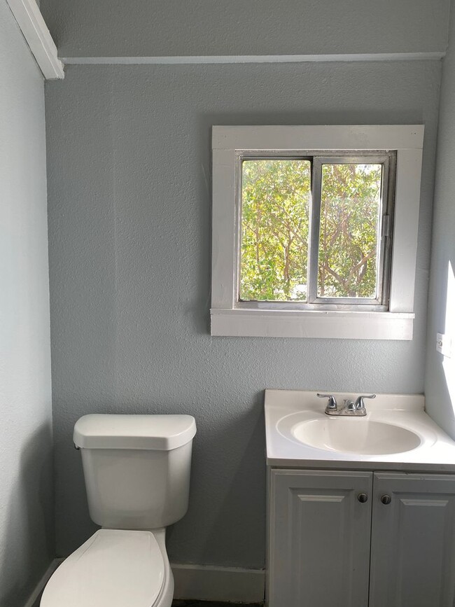 Building Photo - 1318 Willow St