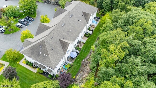 Building Photo - 52 Parkside Dr