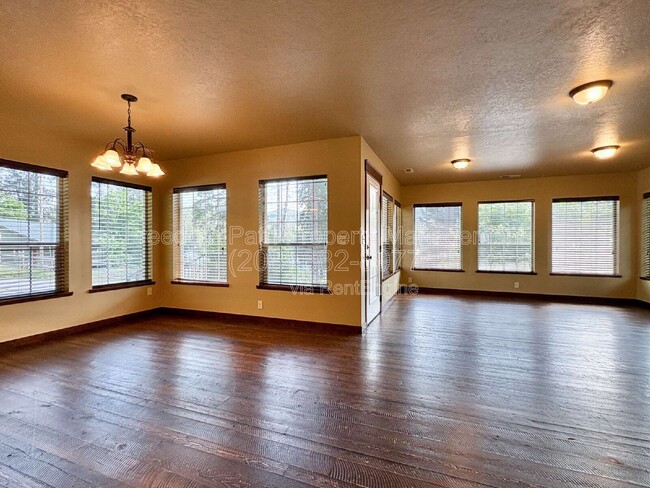 Building Photo - 23732 N Lakeview Blvd