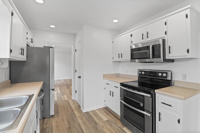 Building Photo - 704 Jace Dr