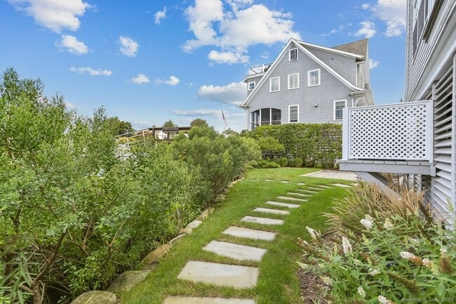 Building Photo - 1810 Fairfield Beach Rd