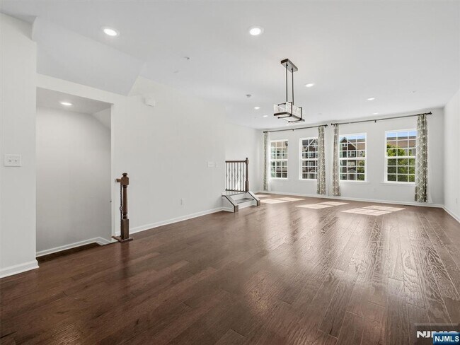 Building Photo - 18 Litchfield Ln