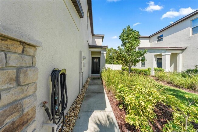 Building Photo - 8166 Crescent Oaks Dr