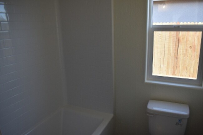 Building Photo - 641 Marshall Ln