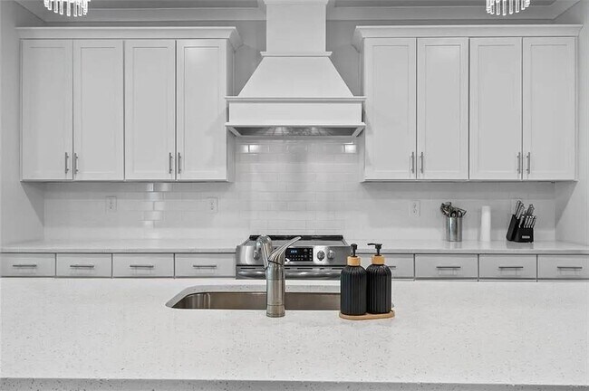 Building Photo - 813 Coleman St SW