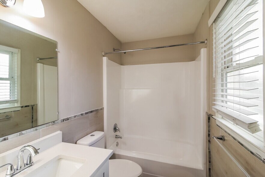 Building Photo - 796 Greenwood Trail SE