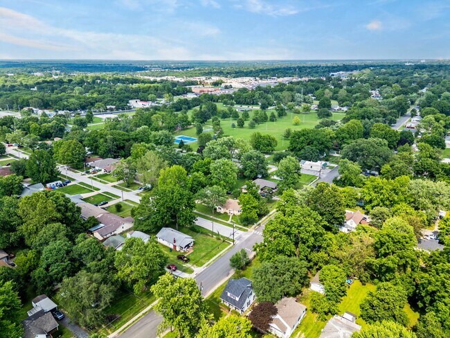 Building Photo - 3 bedroom | 2 bathroom | PETS WELCOME!