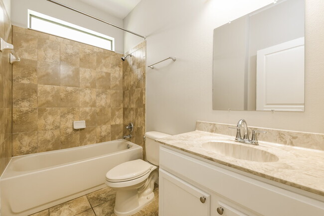 Building Photo - 2914 Vista Ct