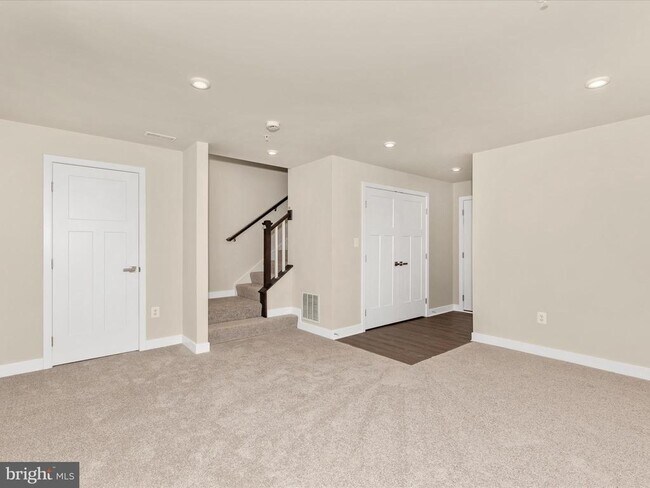 Building Photo - 353 Marquis St