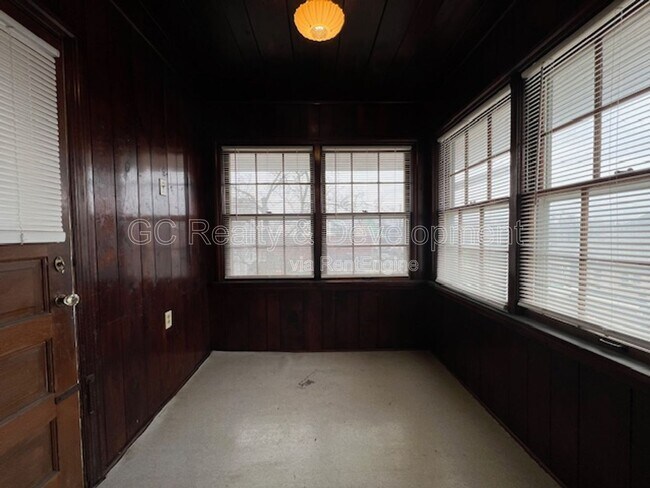 Building Photo - 20 N 5th Ave