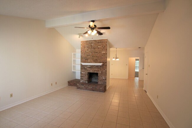 Building Photo - Available - Charming 2-bedroom, 2.5-bath townhome