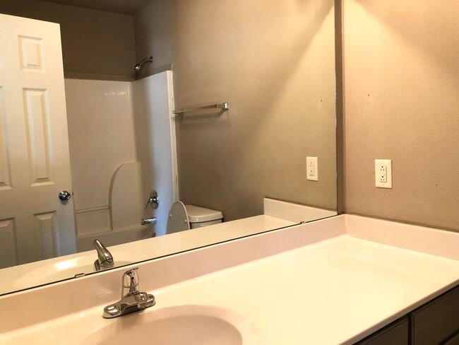 Building Photo - 2511 Louisville Ave