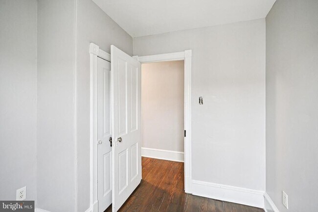 Building Photo - 134 S Main St