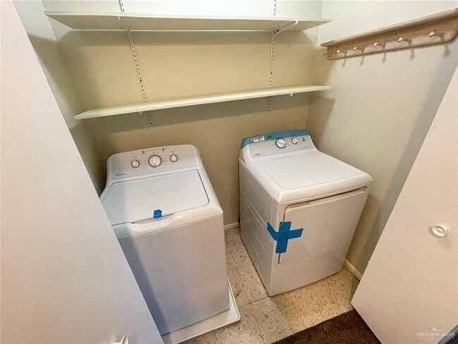 Building Photo - 12 E Stubbs St