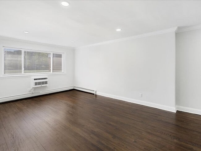 Building Photo - 40 Roseland Avenue