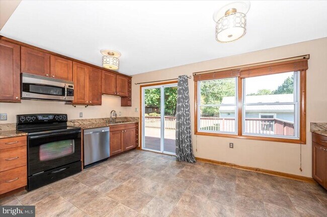 Building Photo - 11584 Liberty Oak Dr