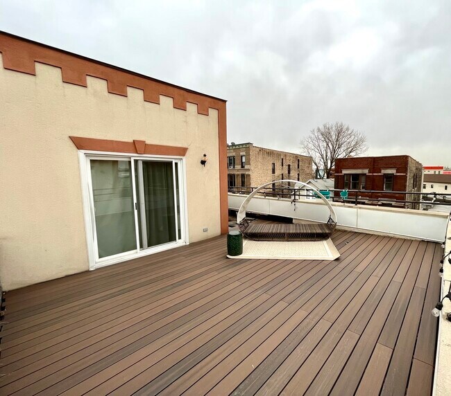 Building Photo - 2427 N Clybourn Ave