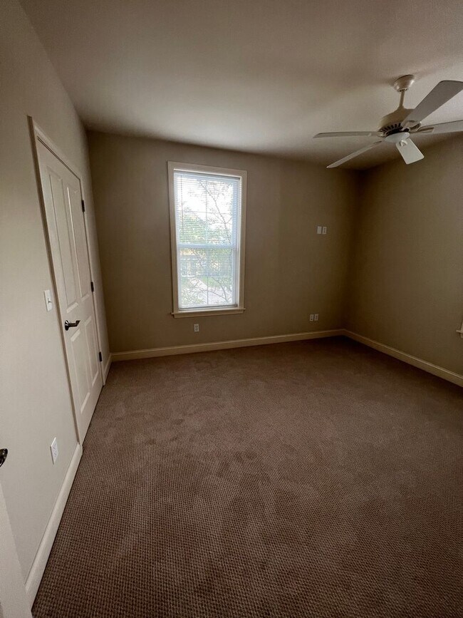 Building Photo - 228 Bayberry Cir