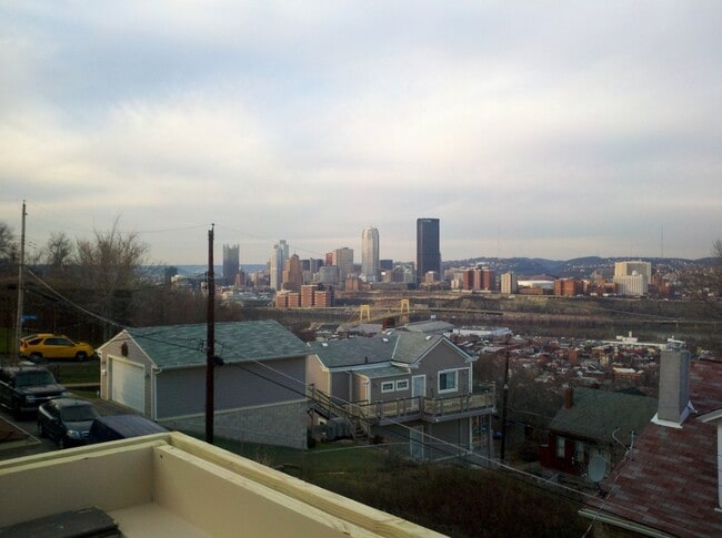 Building Photo - Beautifully Remodeled 2 Bed/ 2Bath House W/Rooftop Deck - Off Street Parking - Central AC - Hardw...