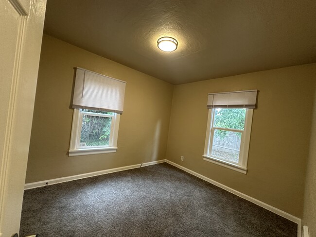 Building Photo - 732 Bieber Ave NE