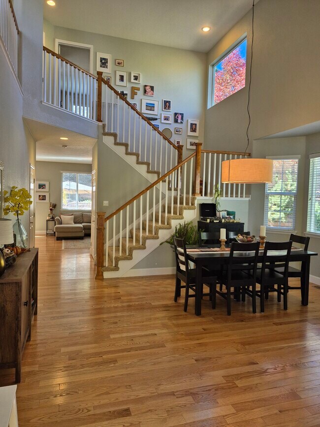 Building Photo - 11049 Meadowvale Cir