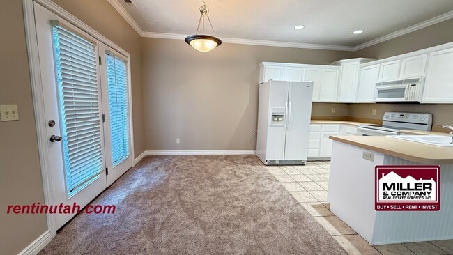 Building Photo - Beautiful townhouse in The Cottages at 9th!