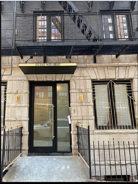 Building Photo - 223 E 93rd St