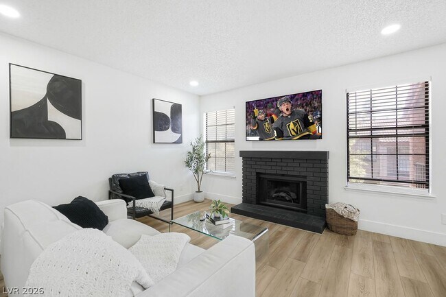 Building Photo - 5576 W Rochelle Ave.