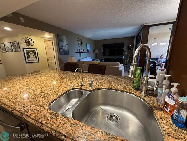 Building Photo - 950 Egret Cir