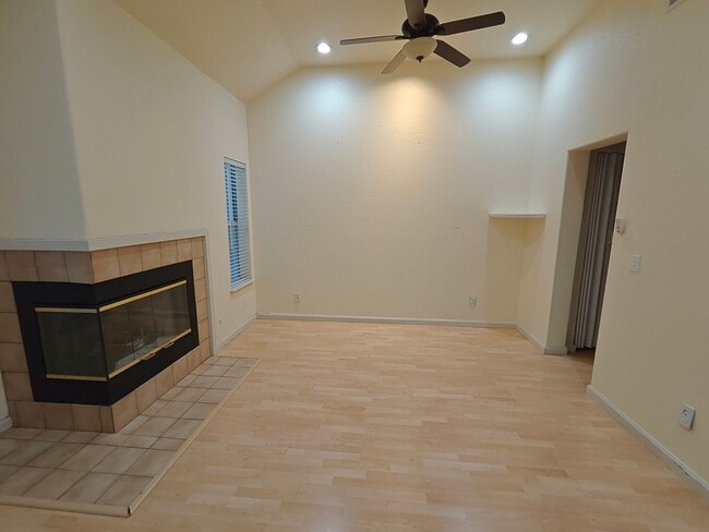 Building Photo - 3 Bedroom for Rent in River Oaks! $4,975