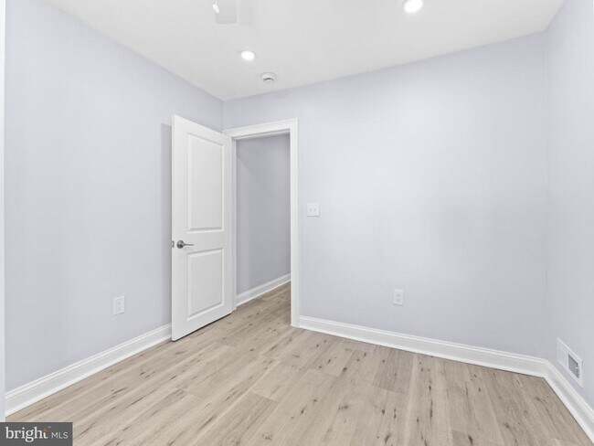 Building Photo - 1839 E Clementine St