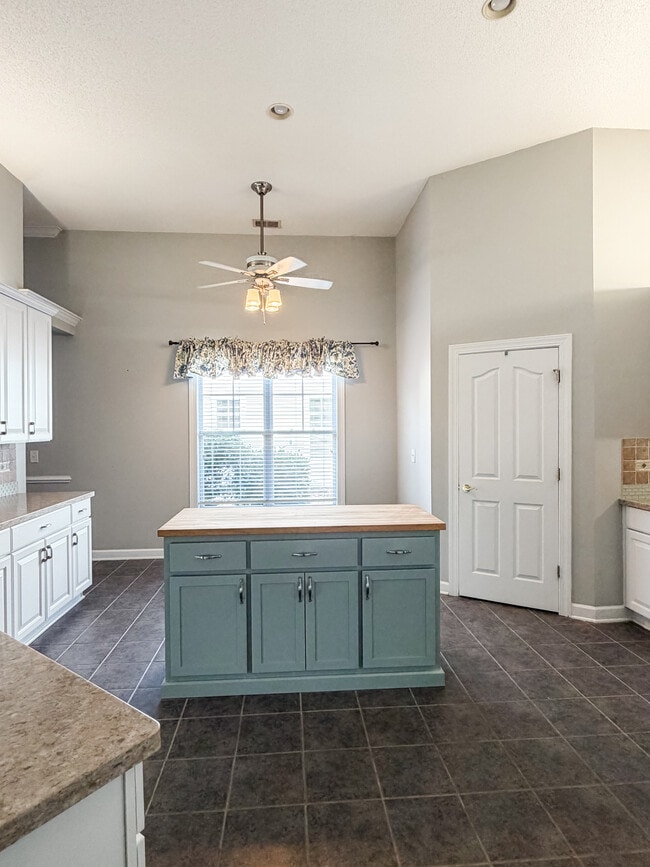 Building Photo - 338 Camden Cir