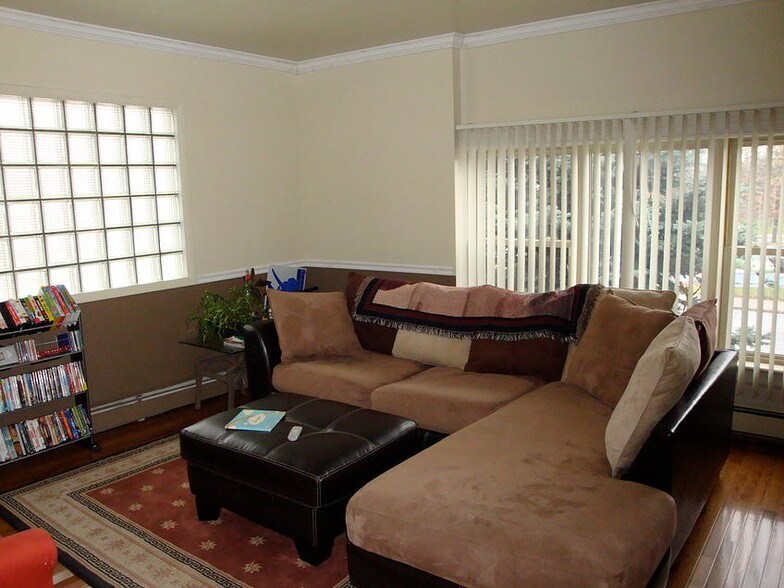 Building Photo - 811 Washtenaw Ave