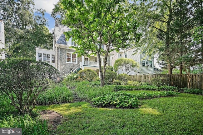Building Photo - 3612 Albemarle St NW