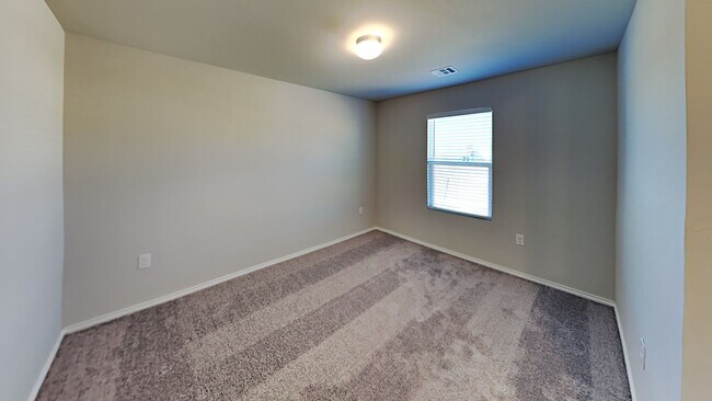 Building Photo - Very Nice and Spacious 4 Bedroom 2 Bath Home With Office/Flex Space in Yukon Schools