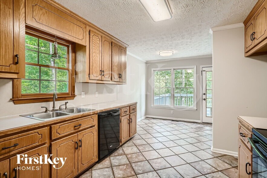 Building Photo - 6215 Little Ridge Rd