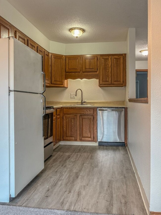 Building Photo - ONE MONTH FREE- Gresham 1 Bedroom Condo Available for Move In ! Call today