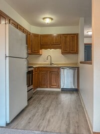 Building Photo - ONE MONTH FREE- Gresham 1 Bedroom Condo Available for Move In ! Call today