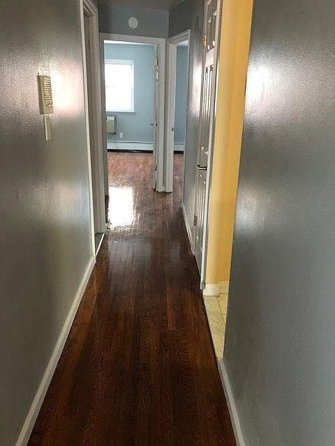 Building Photo - "Charming 3-Bedroom Oasis with 2 Full Bath...